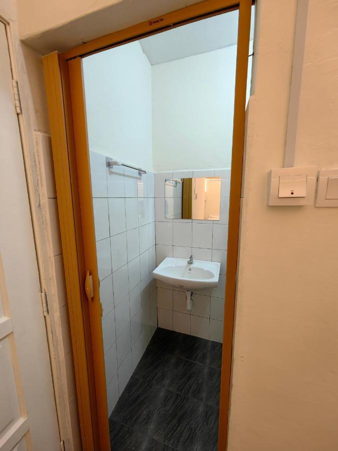 Ww Hostel 22A Private Shower 조지타운 외부 사진