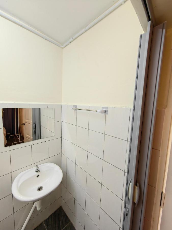 Ww Hostel 22A Private Shower 조지타운 외부 사진